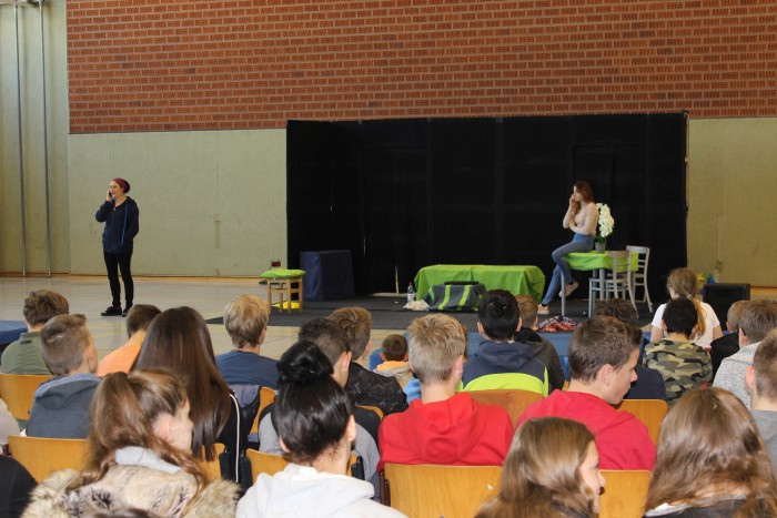 ONLINE – Ein Theaterstück über Social-Media-Sucht