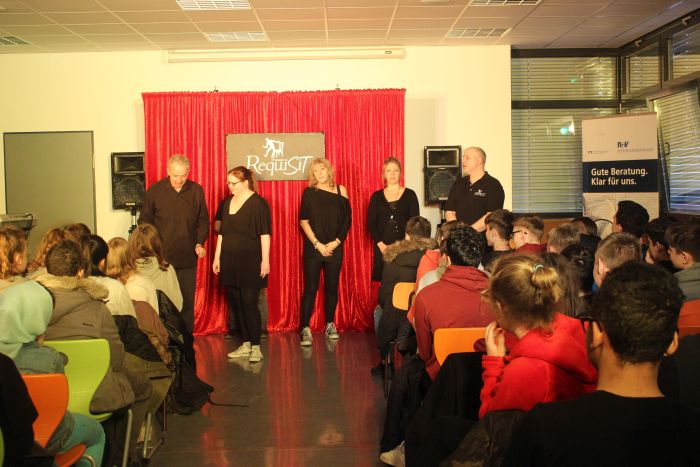 Improtheater RequiSiT – Suchtprävention einmal anders