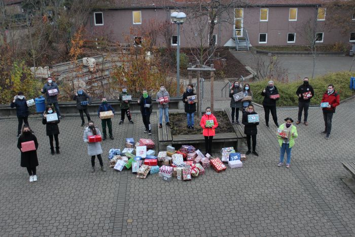 Viele Weihnachtspäckchen gesammelt und gespendet!