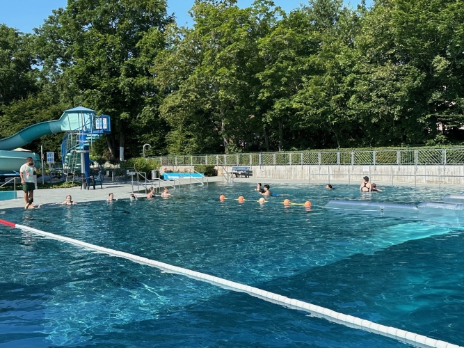 Schwimmunterricht im Wöllsteiner Freibad