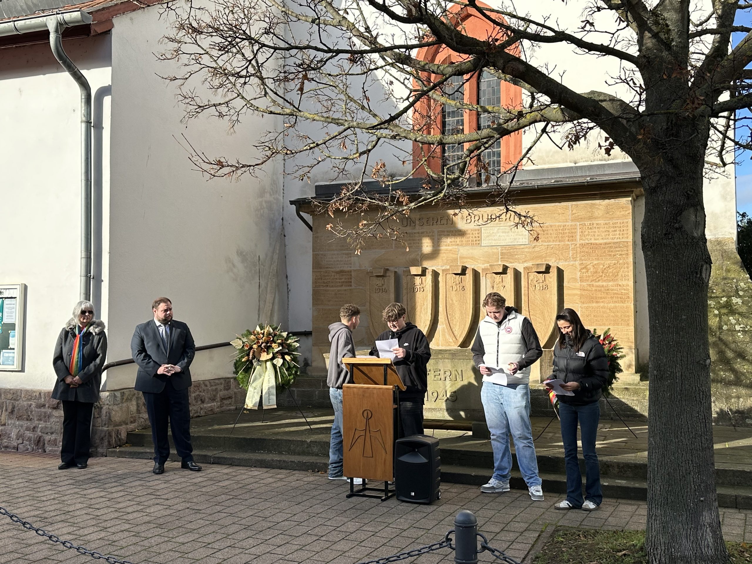 Teilnahme an Gedenkstunde zum Volkstrauertag